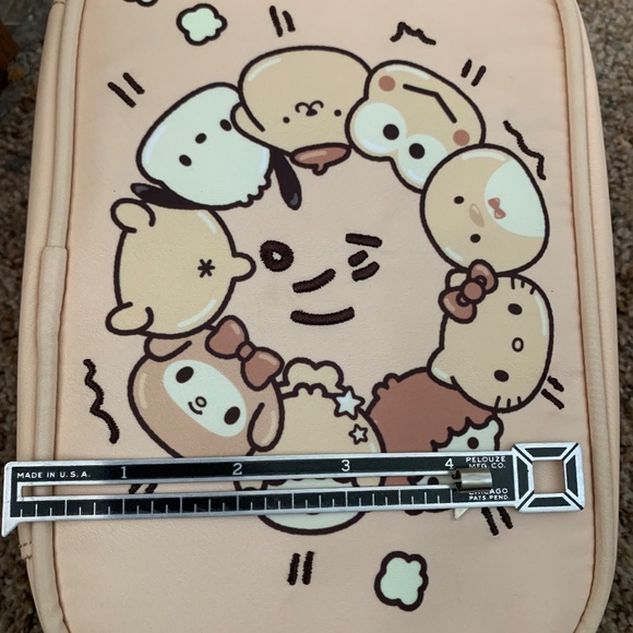 NWT HELLO KITTY & Friends Bread Makeup Bag beige mirror cute 8” x 5" Bioworld - Picture 9 of 13